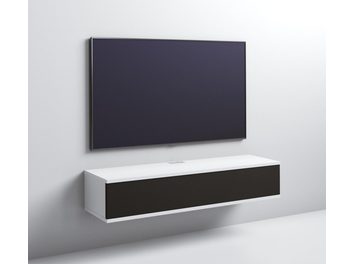 Duvara monte Unnu Classic Series 120S model ses-video mobilyası, beyaz ahşap, düz siyah ön panel, üç çeyrek açıdan görünüm