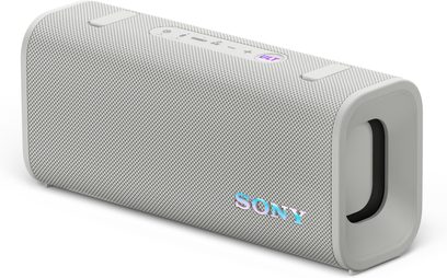 Draagbare Bluetooth-speaker Sony ULT Field 3 wit met meshstof en kunststof, driekwart perspectiefaanzicht met iriserend Sony-logo op het frontrooster, bedieningspaneel bovenop en zijdelingse opening voor passieve radiator