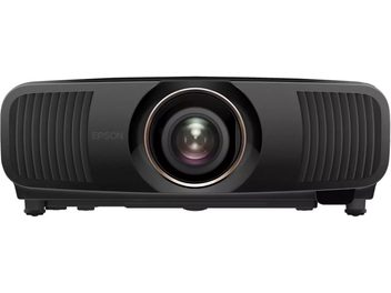 Epson EB-QB1000 sort videoprojektor, frontvisning, central linse, sidegitre, synlige fødder