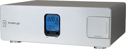 Belkin Power Console PF40, lysegrå rektangulær elektronisk enhed med blå LCD-skærm, der viser "220.3", set forfra