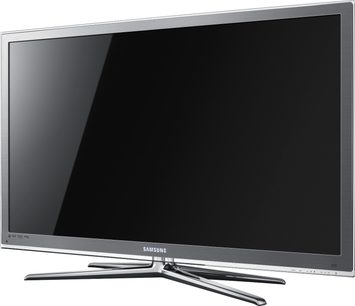 Samsung UE46C8700 fladskærms-tv i sort, set forfra, placeret på et sølvfarvet metalstativ