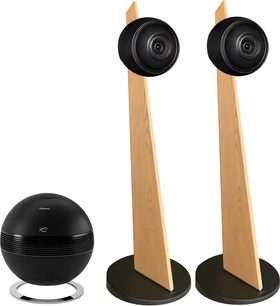 2.1-højttalerpakke Cabasse Baltic 5 sort med to runde højttalere på stander og sort sfærisk subwoofer
