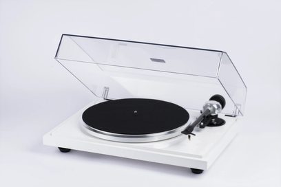 Platine vinyle EAT TD B-Sharp blanc, vue de dessus, couvercle transparent ouvert, bras de lecture noir, plateau noir