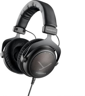 Beyerdynamic TYGR 300 R gaming-hodetelefoner, trekvart visning, polstret svart hodebøyle, sirkulære øreklokker med perforert gitter