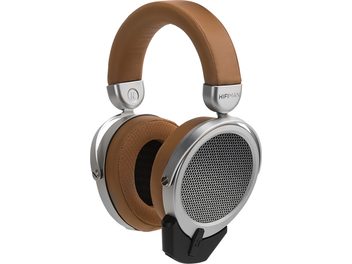 Otevřená hifi sluchátka Hifiman Deva, hnědo-stříbrné provedení, pohled z tříčtvrtečního úhlu, kulaté náušníky s mřížkami