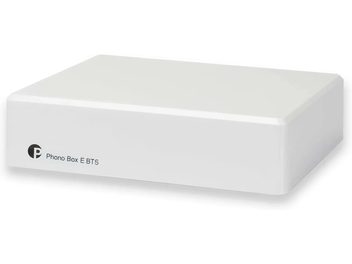 Preamplificatore phono Pro-Ject Phono Box E BT5 bianco, case rettangolare bianco, vista frontale, logo "Pro-Ject" in basso a sinistra
