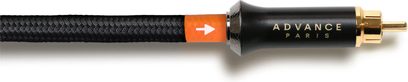 Cavo coassiale digitale Advance Paris LINK Coaxial 2m nero con guaina intrecciata in nylon, vista laterale ravvicinata che mostra il connettore RCA maschio placcato oro, corpo nero opaco con scritte dorate e anello direzionale arancione con freccia bianca