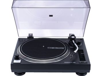 Πικάπ hi-fi Reloop RT-1 BT με ανοιχτό διάφανο κάλυμμα, μαύρη πλατφόρμα, ασημί βραχίονα ανάγνωσης και ορατά χειριστήρια