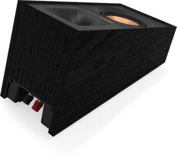 Enceinte Klipsch R-40SA noire, vue de 3/4 arrière, forme trapézoïdale, grille noire, connecteur rouge