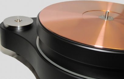 TW-Acustic Raven GT pladespiller, børstet kobberplade, tonearm, kontravægt, afbryder, nærbillede ovenfra