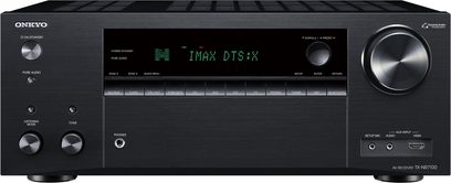 Domácí kino Onkyo TX-NR7100 v černé barvě, přední panel s zeleným displejem zobrazujícím "MAX DTS:X", tlačítky a ovládacím kolečkem