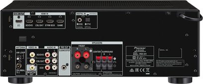 Pioneer VSX-531 sort hjemmebiografsforstærker, set forfra, stik og betjeningselementer på forsiden, LED-display, knapper og drejeknapper