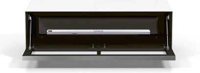 TV-møbel Spectral Scala SC1104 sort, set forfra, med Sonos-soundbar integreret i den åbne midtersektion