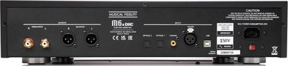 Musical Fidelity M6x DAC sort DAC i sort med bagpanel, der viser indgange, udgange og forskellige stik
