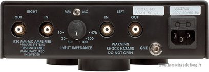 Primare R20 phono-forforstærker set forfra, RCA- og MC-stik, impedansomskifter, advarselsindikator, serienummer