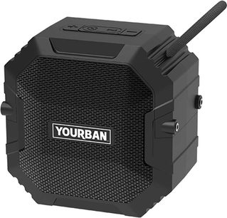 Yourban Getone 15 siyah Bluetooth hoparlör, ön görünüm, metal ızgara, üstteki düğmeler, sağda anten