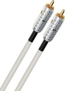 To RCA-kabler fra Wireworld Solstice 7, hvid og sort, med forgyldte RCA-stik, nærbillede af enderne