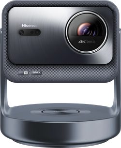 Videoproiector Hisense C2 Ultra, vedere frontală, carcasă dreptunghiulară gri, lentilă circulară în dreapta, logo-uri vizibile
