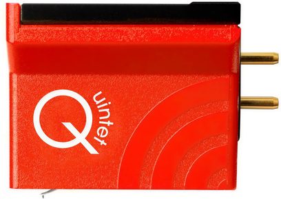 Ortofon MC Quintet Red vinylpickup, nærbillede forfra, med skinnende rød krop, hvidt logo og forgyldte nåle