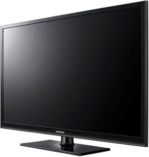 Sort Samsung PS51D450 fladskærms-TV, set forfra, slukket, på sort rektangulært stativ