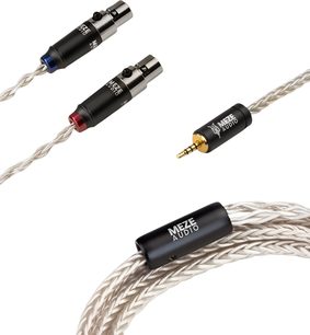 Premiumowy kabel mini XLR do Jack 2,5 mm Meze Audio, pleciony w kolorze srebrno-szarym z metalowymi wykończeniami, cylindryczne czarno-srebrne złącza mini XLR z niebieskim i czerwonym oznaczeniem, pozłacany wtyk Jack 2,5 mm oraz czarny rozdzielacz z logo, widok z góry na białym tle
