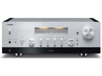 Yamaha R-N2000A hõbedane stereo hi-fi võimendi, esivaatest, hõbedane esipaneel nuppude, VU-mõõdikute ja esipaneeli pesadega