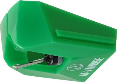 Diamant til pladespiller AT-VMN95E, grøn vinklet krop, fin metalspids, perspektivisk visning, hvidt logo og tekst