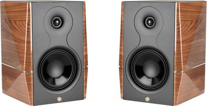 Diffusori da scaffale Gold Note A3 EVO II finitura noce lucido, frontale nero a due vie, vista frontale leggermente angolata