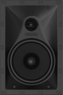 Sort Sonos indbygningshøjttaler set forfra. Vertikal rektangulær form, cirkulær centralhøjttaler, perforeret gitter