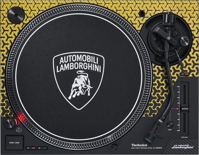 Hi-Fi-Plattenspieler Technics SL-1200M7B in Gelb, Draufsicht, schwarze Plattentellermatte mit weißem Logo, Tonarm rechts