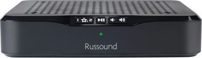 Hi-fi stereo zesilovač Russound MBX-AMP černý, pohled zepředu, tlačítka a kontrolky na horní straně, ventilační mřížka vpředu