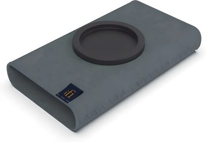 iFi Audio iDSD GR 2 Etui in Anthrazitgrau mit schwarzer kreisförmiger Öffnung und sichtbaren Seitennähten