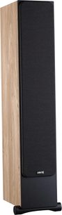 Sloupcový reproduktor Davis Acoustics Ariane 7 v světlém dubu, dřevěné pouzdro, černá látková mřížka, zaoblená základna, pohled ze tří čtvrtin