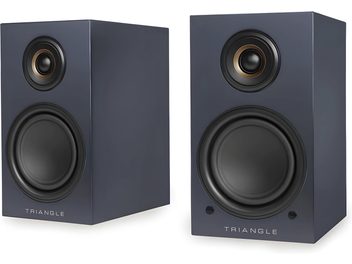 Pāris savienotu Triangle Elara LN-01A skaļruņu zilā "abysse" krāsā, skats no priekšas trīs ceturtdaļu leņķī ar melniem skaļruņiem