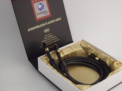Choseal CRA-3011 stereo RCA-RCA analogt lydkabel i åbnet originalemballage, tæt ovenfra-billede