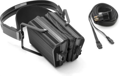 Ανοιχτά ακουστικά hi-fi STAX Lambda SR-L700MK2 μαύρου χρώματος, εμφανίζονται από μπροστά και πλάγια όψη με αποσπώμενο καλώδιο και σύνδεσμο