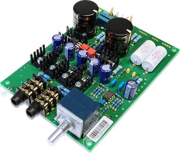 Předzesilovač sluchátek Lehmann Audio Linear stříbrný. Zelený tištěný spoj s elektronickými součástkami, potenciometry a konektory.