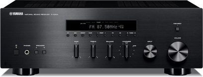 Yamaha R-S300 sort hi-fi stereoforstærker, set forfra, sort front med knapper og drejeknapper, LED-display, 2 hovedtelefonstik