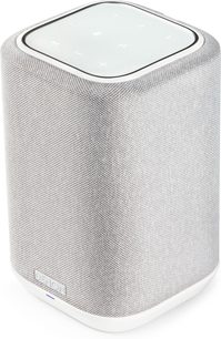 Witte Denon Home 150 slimme luidspreker, lichte stoffen behuizing, verlichte touchbediening op het bovenpaneel