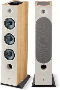 Focal Chora 826-D gulvhøjttaler i lyst træ, 3 højttalere, lys træfinish, set forfra og fra siden