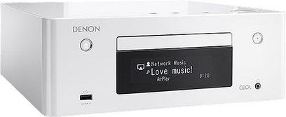 Kompaktiška aukštos kokybės Denon RCD-N9 baltoji sistema su ekranu, kuriame užrašyta "Network Music >Love music!" ir priekinėje dalyje esančiu USB prievadu