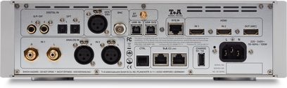 Preamplificator de căști high-fidelity T+A HA 200 gri argintiu din metal, vedere din spate, echipat cu multiple conectori audio digitali și analogici XLR, RCA, HDMI, USB, precum și cu o priză de alimentare IEC
