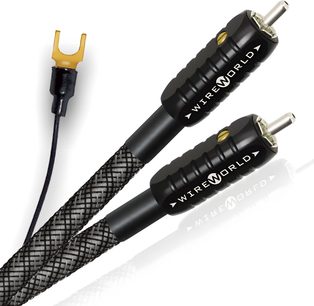 To snoede sorte og guldfarvet Wireworld Silver Eclipse 8 phono-kabler med forgyldte RCA-stik, set forfra på hvid baggrund
