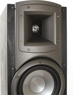 Zwarte Klipsch Synergy F1 vloerstaande luidspreker, close-up vooraanzicht, tweeter en luidspreker zichtbaar achter een metalen rooster