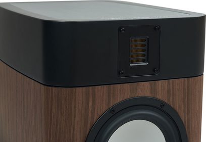 Knihovní reproduktor Elipson Legacy 3210 ořech, pohled shora, černá matná skříň, zlatý středový reproduktor, povrchová úprava ořech