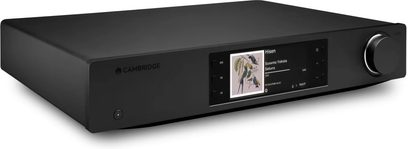 Cambridge Audio CXN100 SE netværksaudioafspiller i sort, set fra tre kvarter, farvedisplay og stort drejehjul