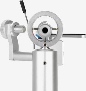 Hi-fi pladespiller ClearAudio Pack Concept Edition sølv, set forfra, tonearm med kontravægt og justeringsmekanisme