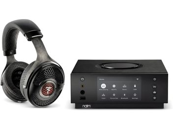 Cuffie audio Focal grigie e nere con griglie alveolate, presentate accanto a un lettore audio di rete Naim nero con schermo frontale
