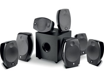 Focal Sib Evo Dolby Atmos 7.1.2 must kõlarikomplekt, mis koosneb kuubikujulisest bassikõlarist ja 6 mustast satelliidikõlarist