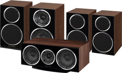 Sada regálových reproduktorů Wharfedale Diamond 220 ořech, 5 černých a hnědých reproduktorů, pohled zepředu